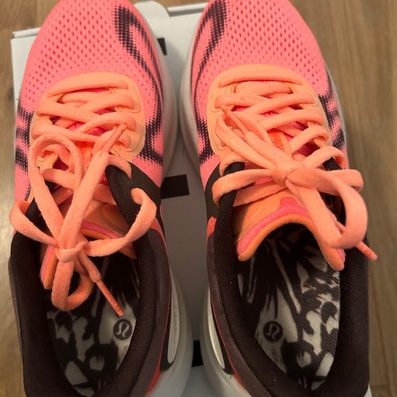 Lululemon beyondfeel running shoes - Picture 2 of 3